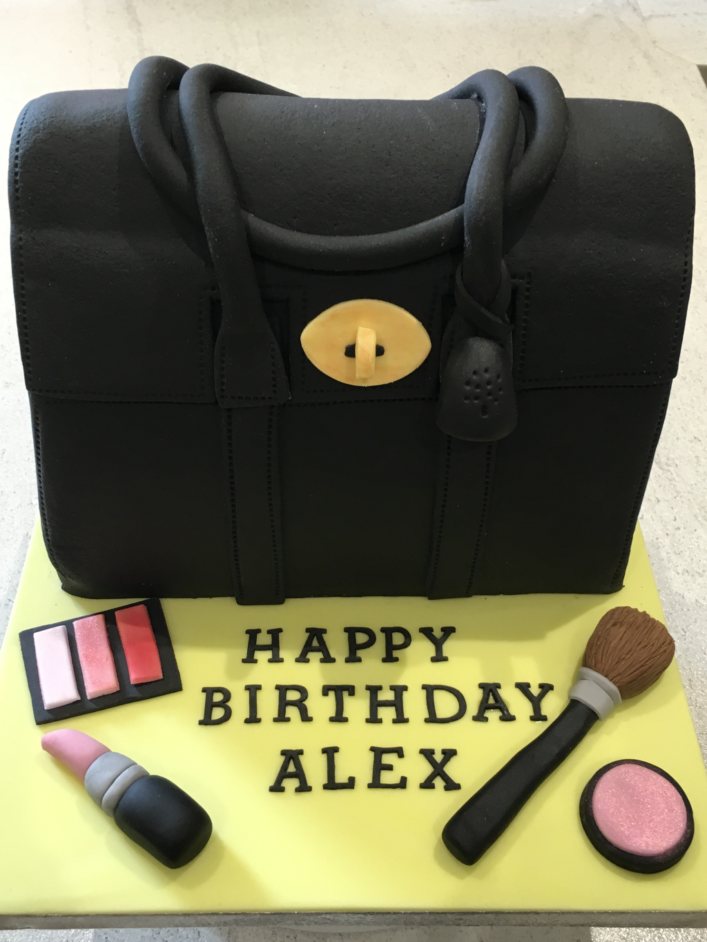Handbag-and-make-up-cake