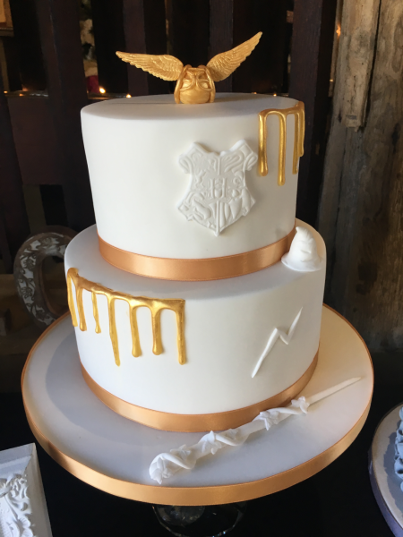 Harry-Potter-themed-gold-and-white-wedding-cake